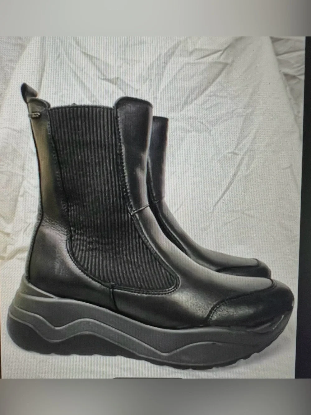 Women's Black Platform Chelsea Boots with Ribbed Elastic Panels